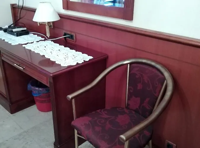 Luna Tsuki Six רוביני