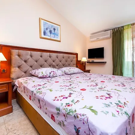 Luna Tsuki Six Hotel apartamentowy Rovinj