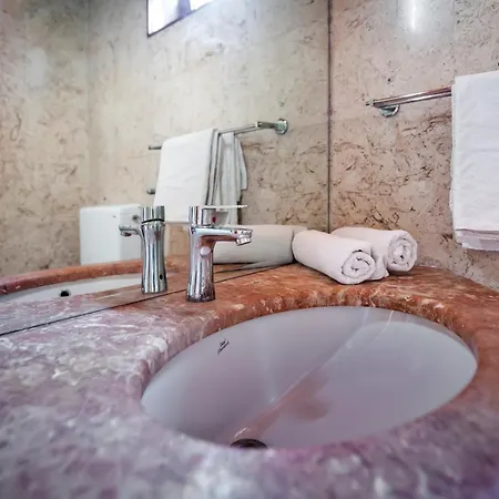 Luna Tsuki Six Hotel apartamentowy Rovinj