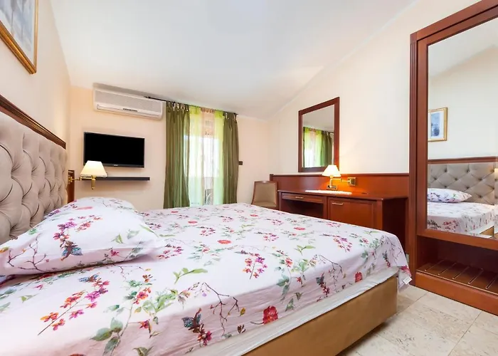 Ξενοδοχείο με διαμερίσματα Luna Tsuki Six *